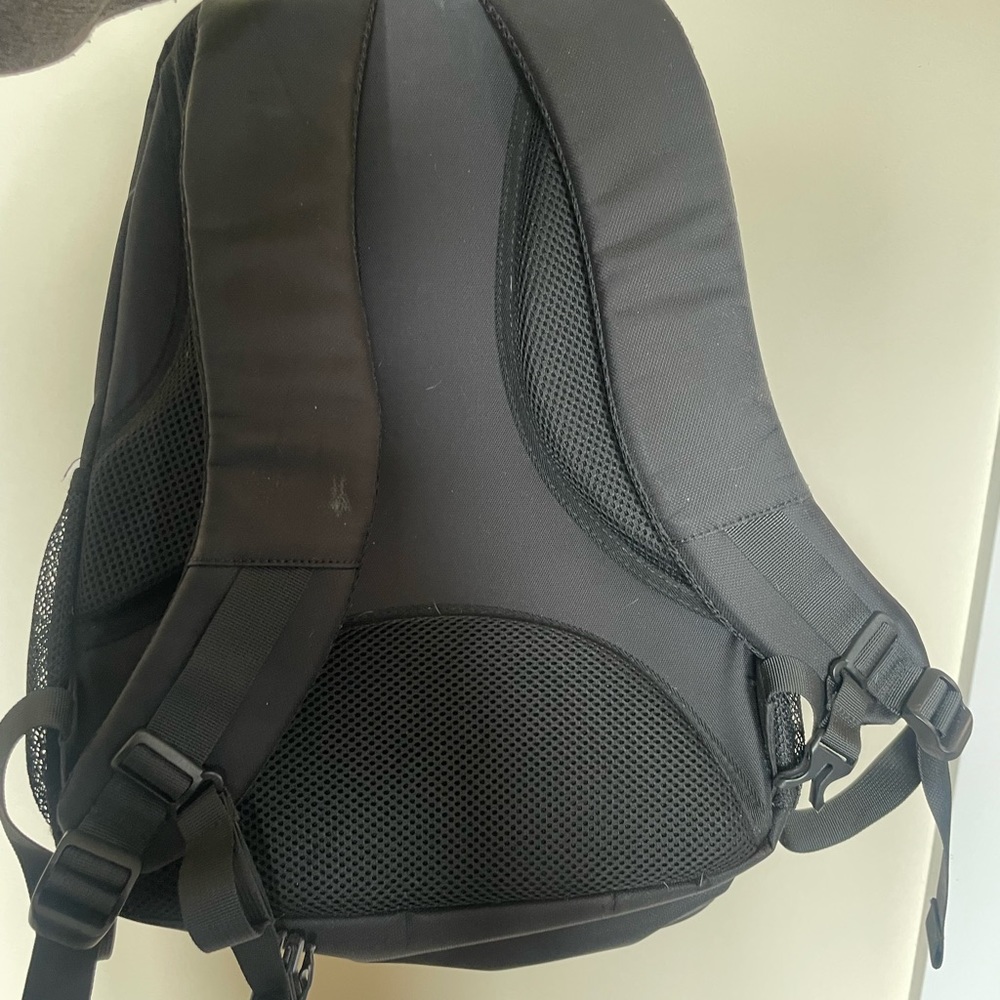 Tumi backpack - Picture 4 of 9